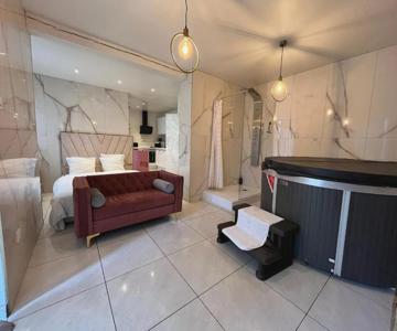 Golden Royal - Jacuzzi