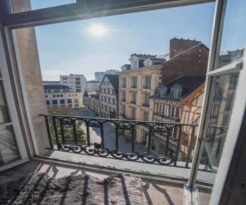 Charming City Center Flat