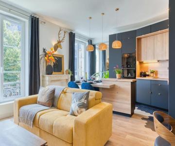 Le Jeanne D'arc, Vue Sur La Place Du Vieux Marché