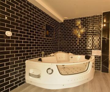 Appartement Jacuzzi Gold&night