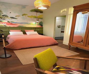 T2 Standing De La Tour Jayan