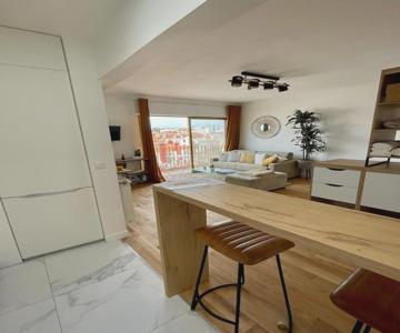 Superb Top Floor Studio, Biarritz Center.