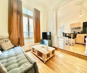 Le Panthéon, Urbain Et Authentique