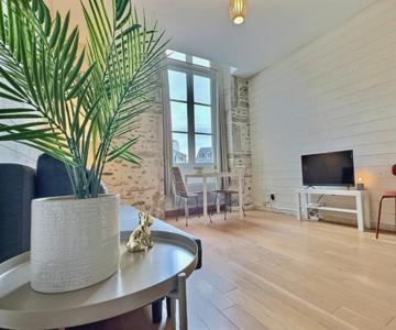 Wonderhost, Bois Et Pierre En Cœur De Ville