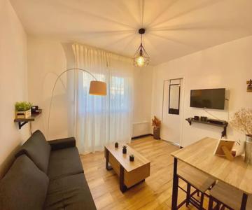 Clos Pasteur Modern For 4 People