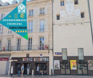 Le Castille D'or Elégant, En Face De L'hôtel De Ville