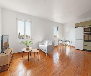 Nid Douillet Hyper Calme En Hyper Centre