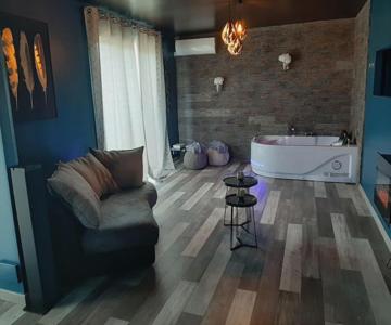 Luxe ,jacuzzi ,détente ,calme Parking