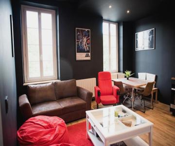 Qualys Cinema-parking & View Square