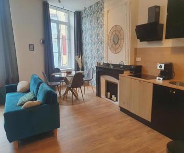 A L Ombre Des Remparts 3