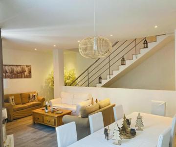 C’est Une Maison Bleue