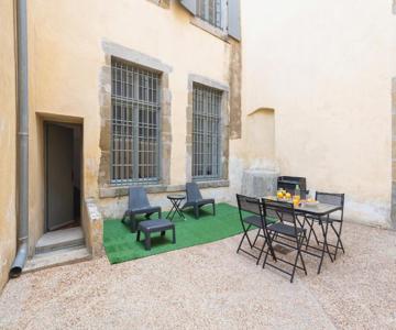 Superbe Appartement Avec Cour Dans La Bastide