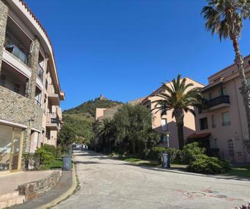 T3 Dans Résidence Avec Parking Et Piscine, Situé Au 3ème étage