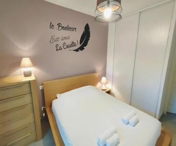 Apartment With Pool Air Conditioning Wifi And Garage