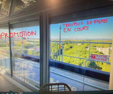 Vue Panoramique Pour Ce Grand Studio En Centre Ville