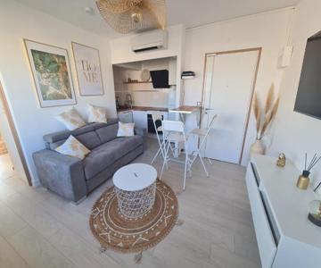 Appartement Lumineux Avec Vue Sur Mer A 50 M De La Plage Et Du Centre