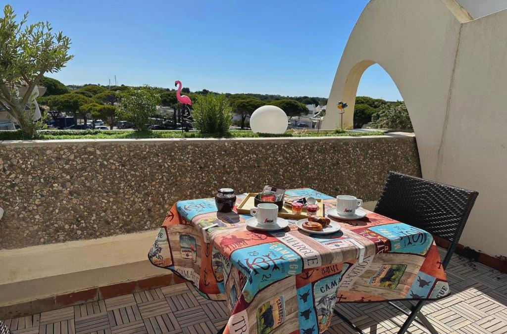 Superbe Studio, Terrasse, Piscine, Parking