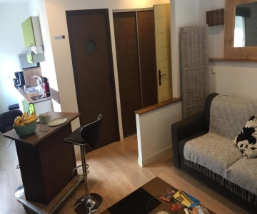 Grd Studio deco Bois Clim Réversible Installée Cette Année 5mn à Pied Du Centre, Bus 1 Euros En Fa