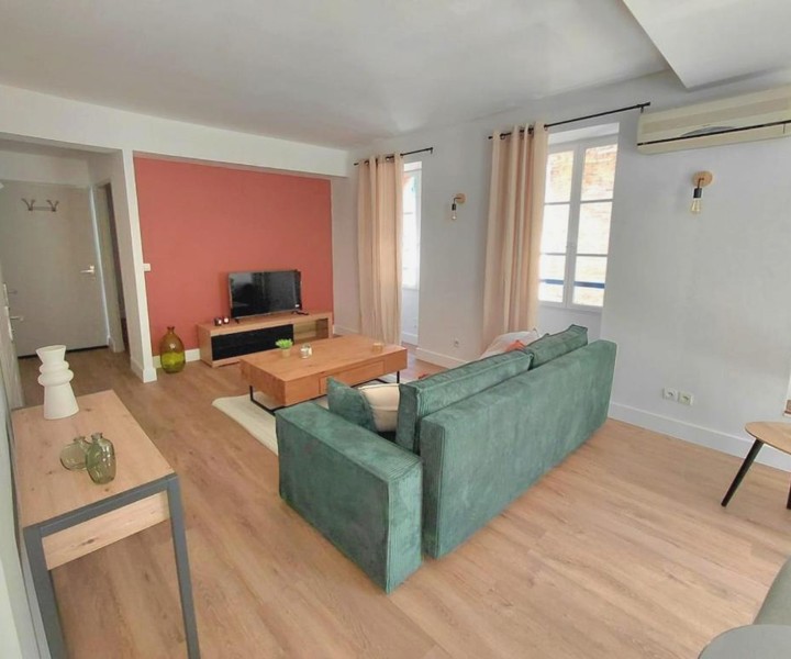 Renovated apartment, hyper center, private parking