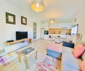 Appartement 2 Chambres Avec Balcon Et Parking