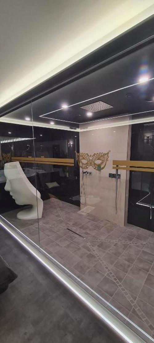 Les Secrets Rooms, Love Room De Luxe Avec Jacuzzi