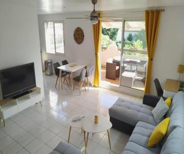 Appartement T3 Spacieux Avec Vue Sur L'étang De Thau Au 1er étage D'une Villa - Entrée Indépendante