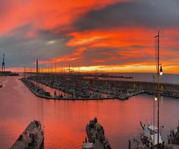 ''luigi'' Balcon Sur La Mer Et Le Port De Sète