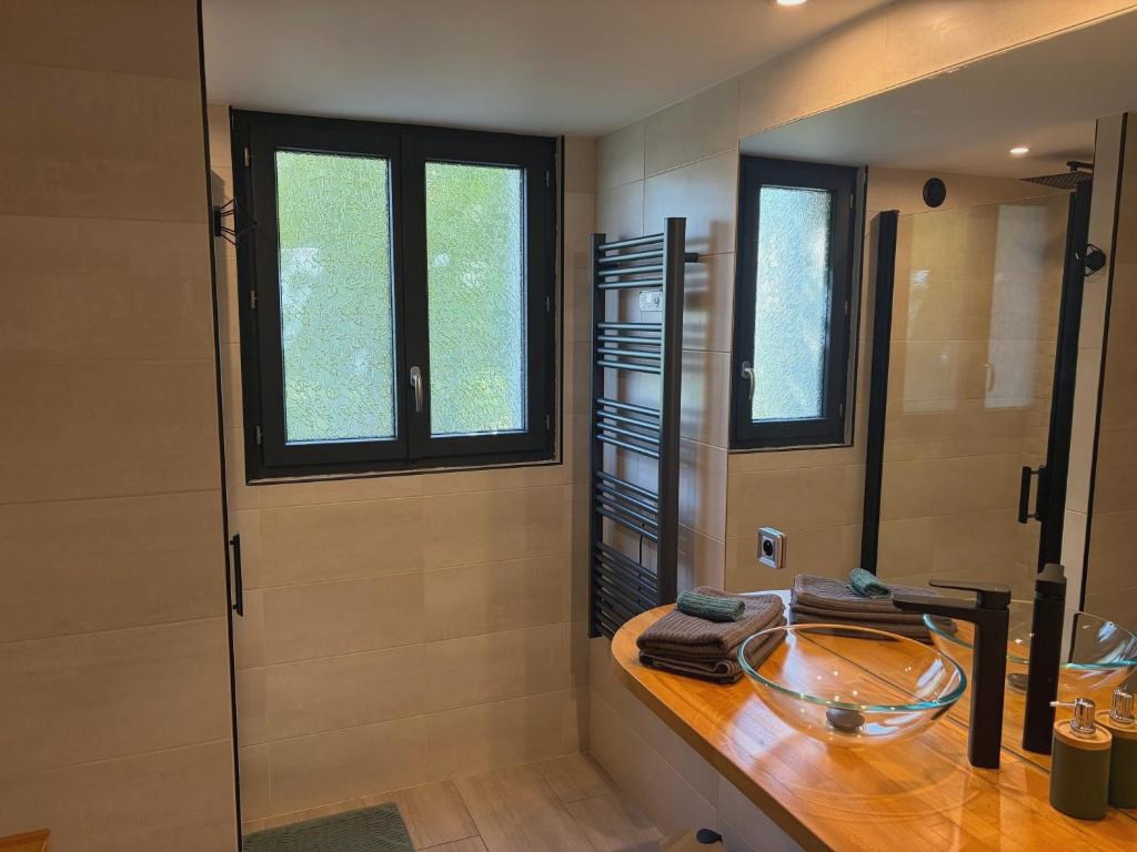 Ariège, appartement avec jardin en bord de rivière