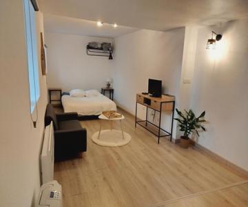 Chez Mathilde, Studio Sur Laval