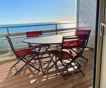 Large Studio Direct Access To The Beach