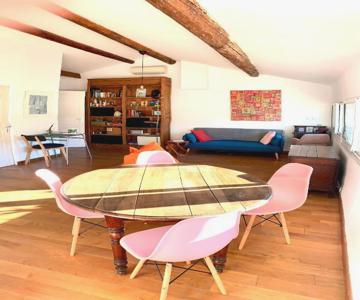 A Spacious, Sunny & Calm Loft In Avignon’s Heart