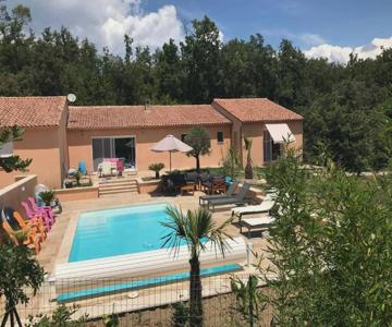 Logement Attenant à Une Villa T2 Avec Terrasse .