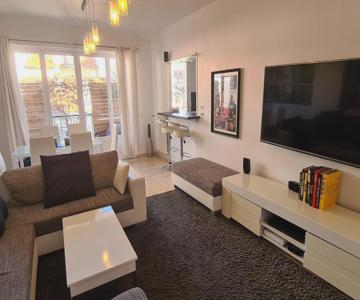 Centre, 3p/terrasse , 300 M Plages.
