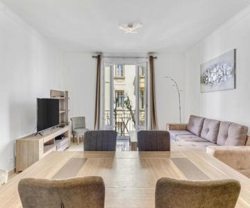 Spacious 2 Bed - 5 Mn Du Palais - Calme - Balcon