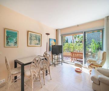 Nice One Bedroom On The Garden Level