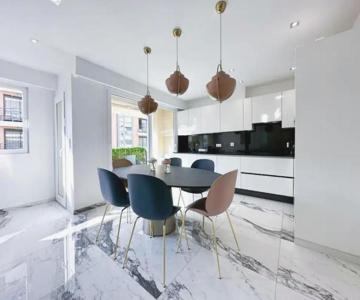 Modern 3 Bedroom Flat With Balcony
