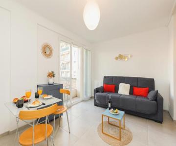 Le Lido Yourhosthelper