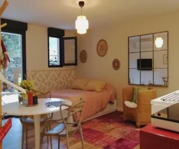 Studio En Rez De Jardin