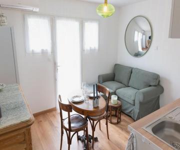 La Tiny - Sleep In La Ciotat