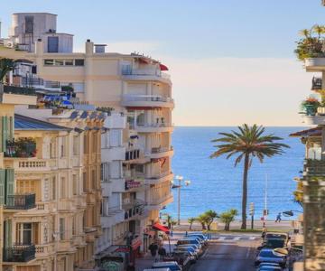 Le Clio CarrÉ D'or Beach Apartment