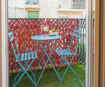 - - Superbe Studio Avec Balcon - Nice Centre - -