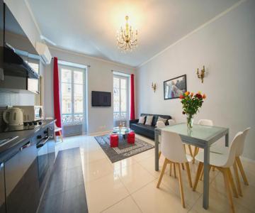 Lusso 5 Beds Central Apartment