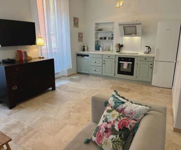 Rossetti Rosa Vieux Nice 2 Bed