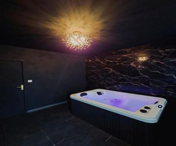 Suite With Private Jacuzzi
