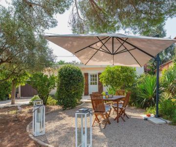 Haus Mit Garten über Der Bucht Von Cannes