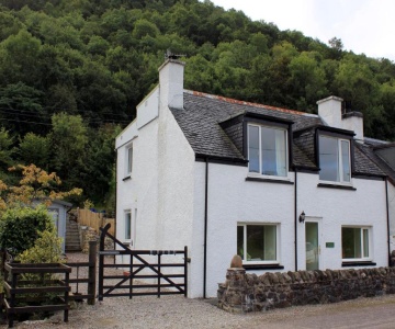 Arivonie Lochside Cottage