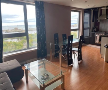Modern 2 Bed Apartment With Stunning Seaside View