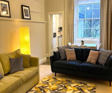 Spacious Apartment In Central Edinburgh