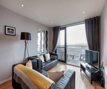 Modern Riverfront Apt. 10 Mins From Hydro/secc