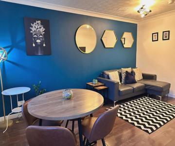 Brightcentral Apartment With Parking